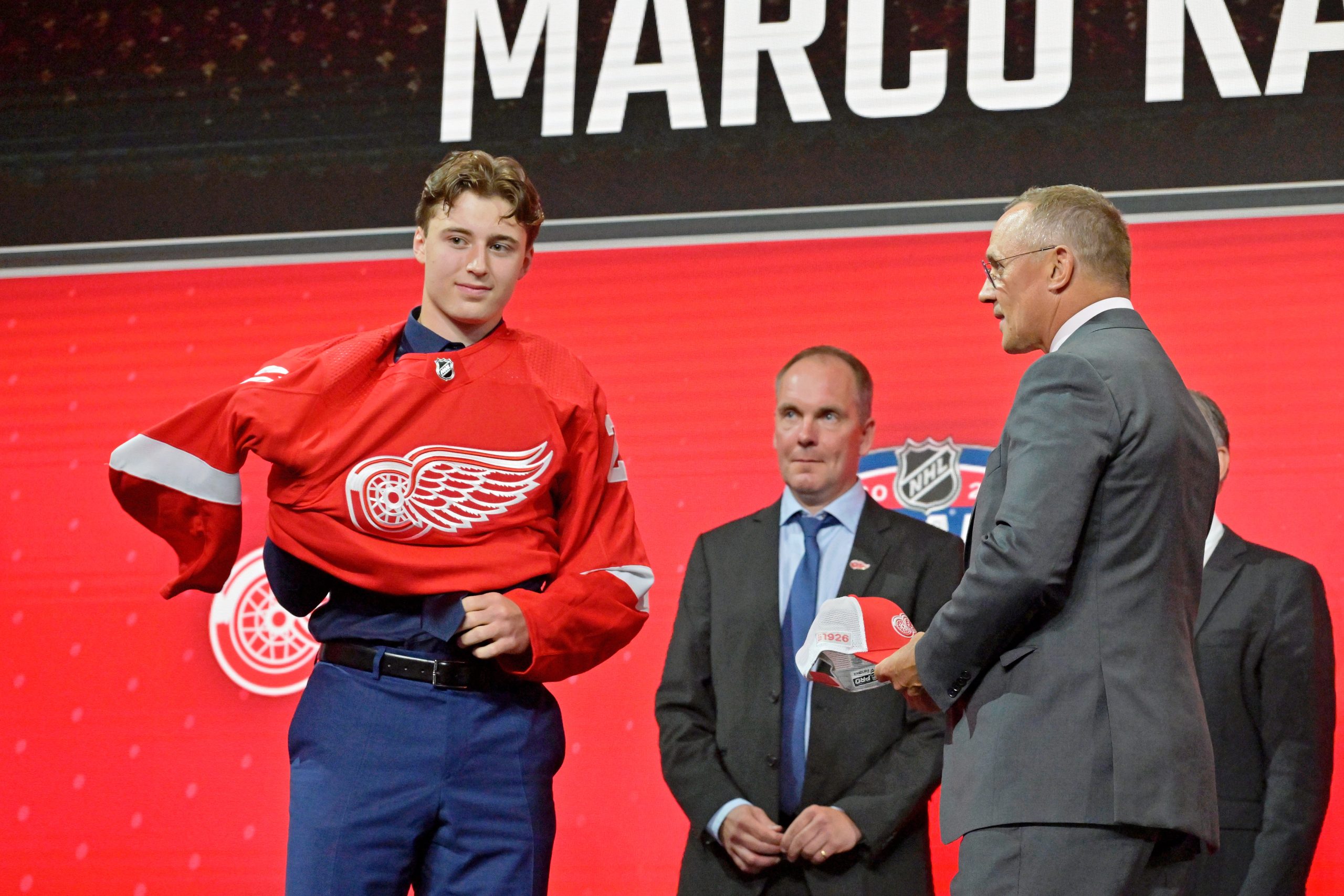 Live updates: Red Wings introduce Steve Yzerman as new general manager