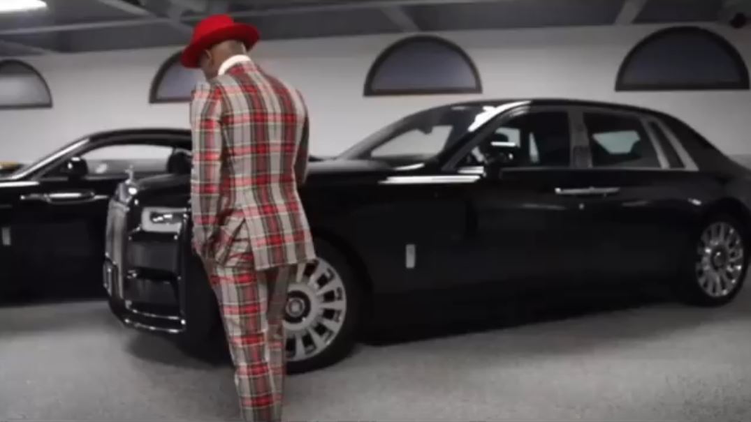 Floyd Mayweather Takes A Walk In His All Black Car Garage