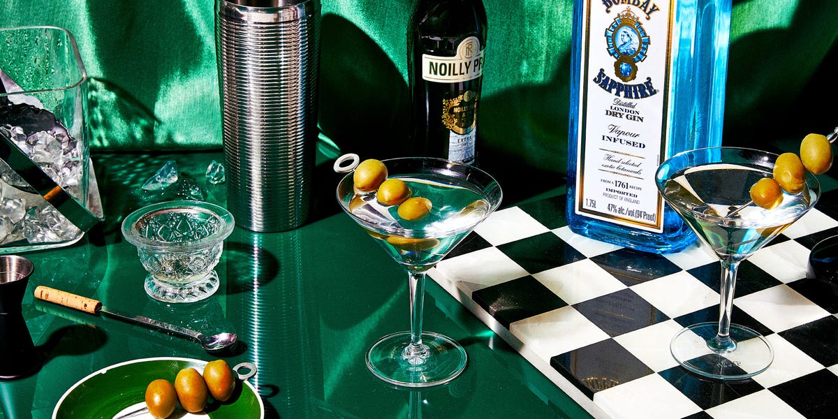 Best Classic Martini Recipe - How to Make the Perfect