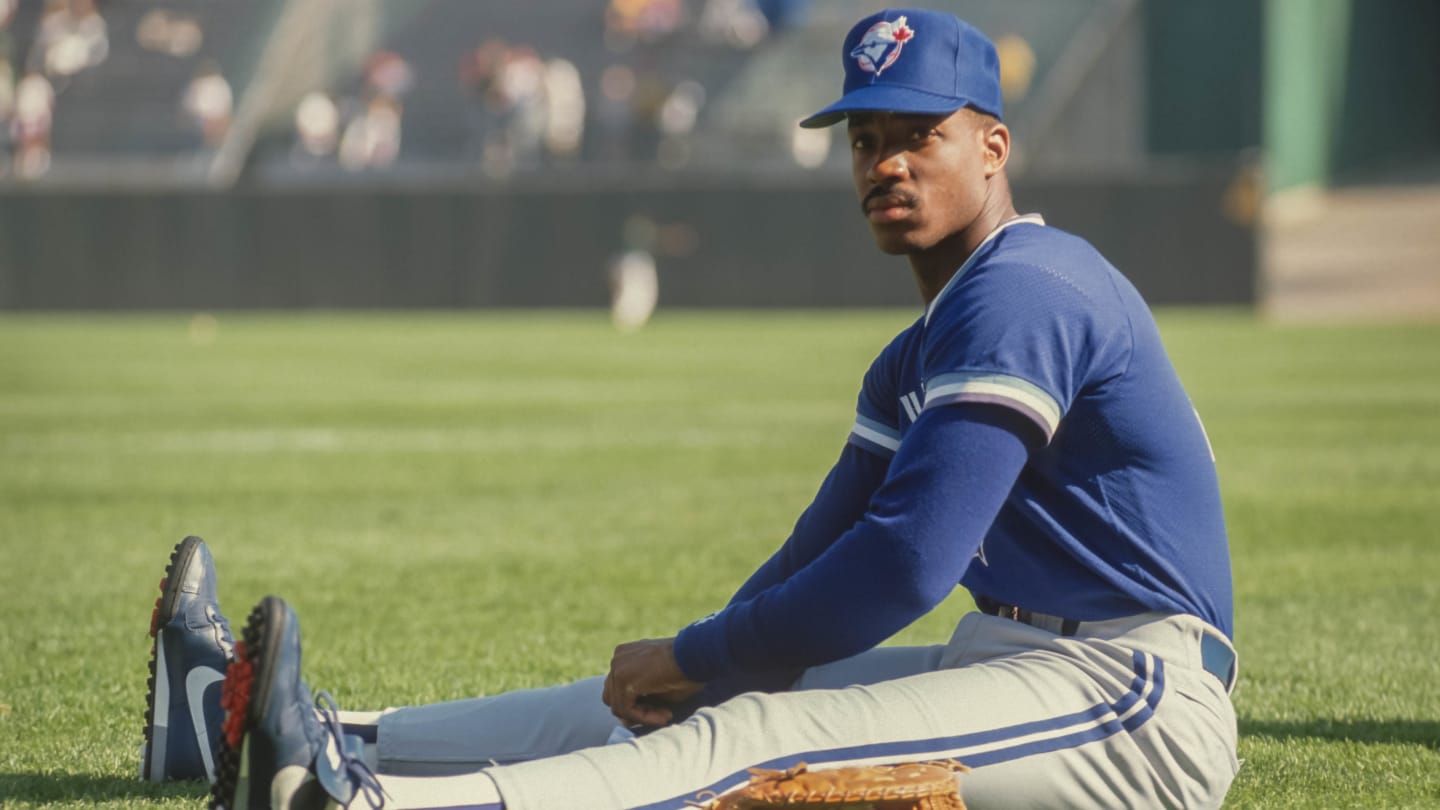 New Hall of Famer Fred McGriff throws first pitch at Blue Jays