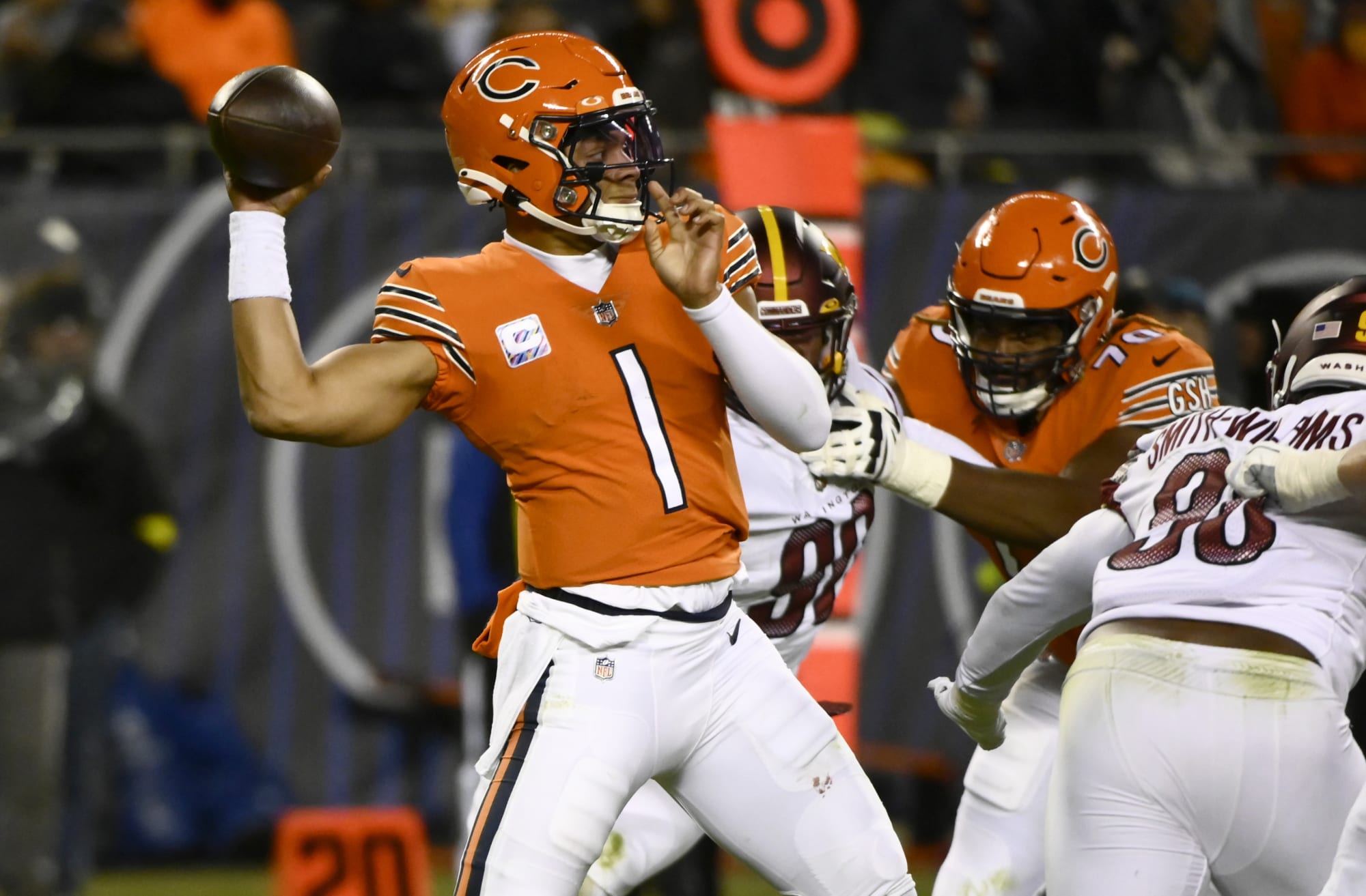 Is Chicago Bears play calling helping Justin Fields enough?