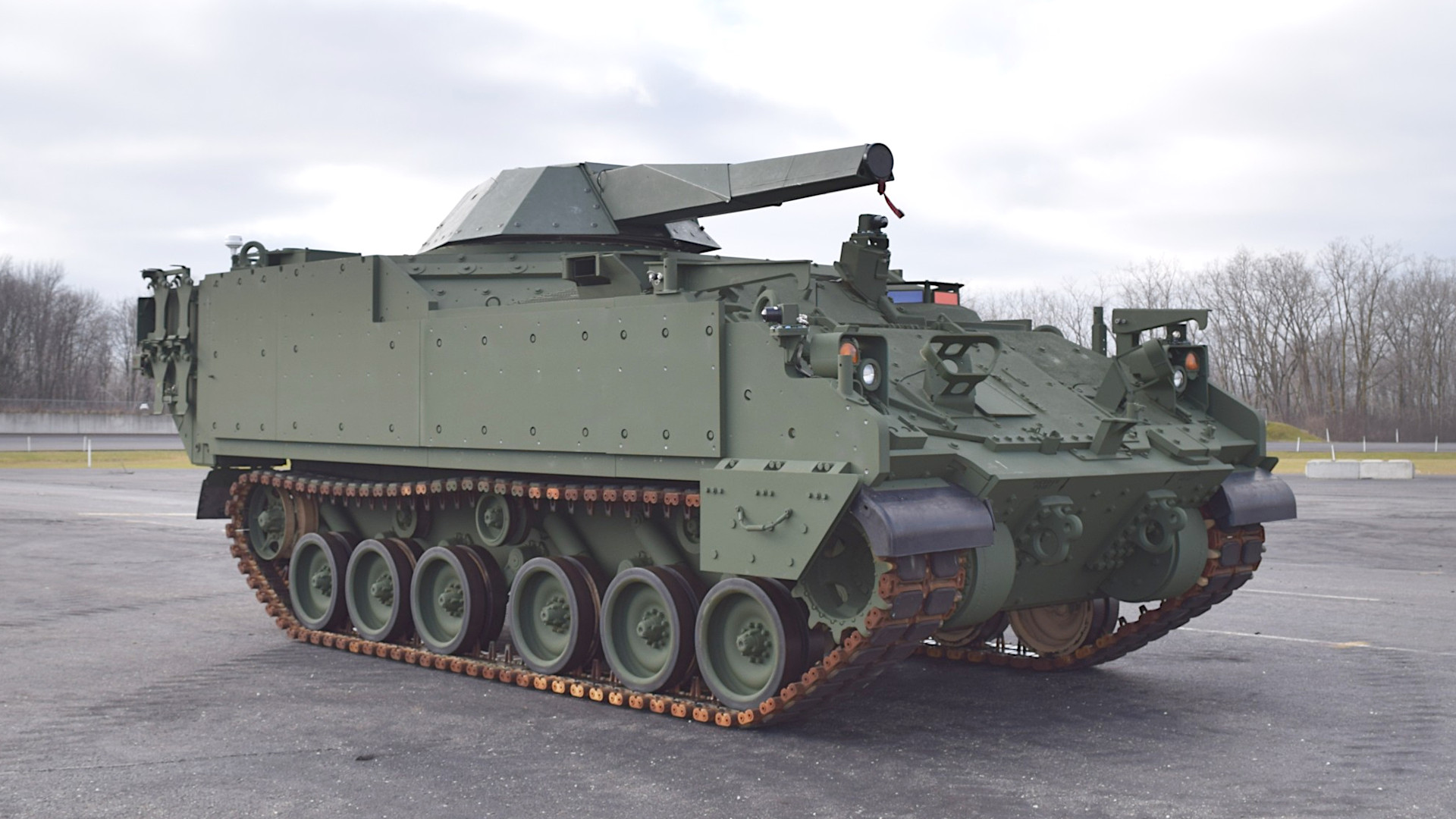 高品質の人気 Army Gets 120mm 'Nemo' Mortar Turret Toting Armed Vehicle ミリタリー