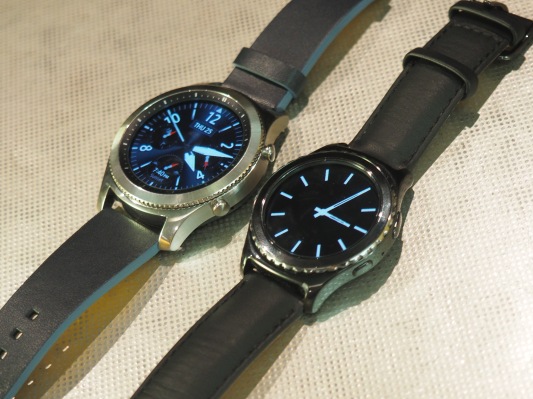 Samsung shows its latest the Gear S3 | TechCrunch