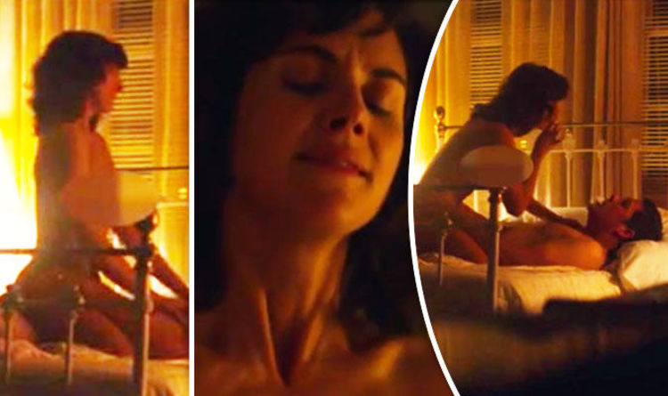 Glow Season 1 Alison Brie Strips Naked For Raunchy Sex Scene In New