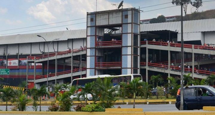 Régimen de Maduro anunció cierre de terminales y rutas interurbanas