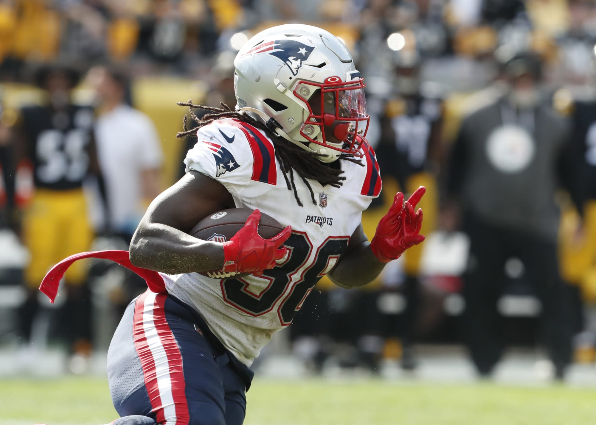 Mac Jones, Patriots top Steelers, 17-14