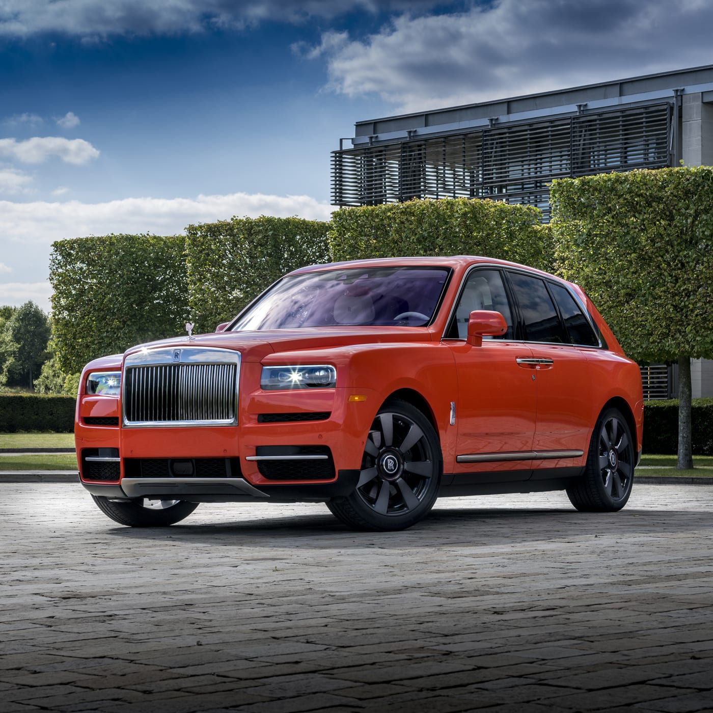 Rolls Royce Cullinan Price Specs Photos Review By Dupont Registry