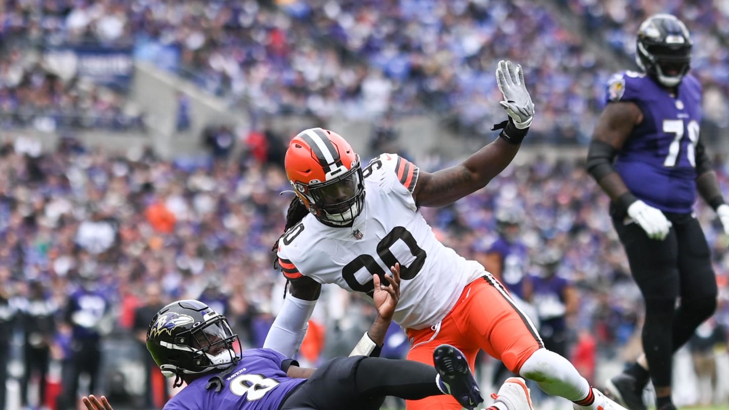 Jadeveon Clowney says he decided to re-sign with Cleveland Browns to 'chase  that Super Bowl'