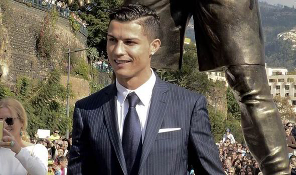 Ronaldo Statue Real