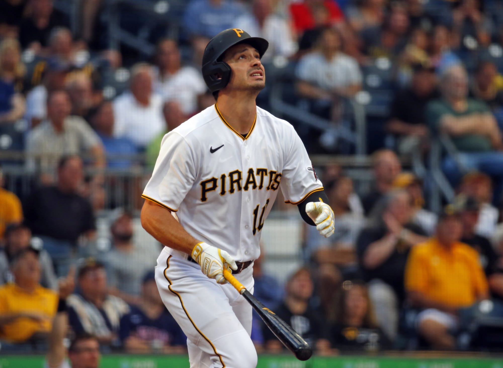 Report: Yankees interested in Pirates' Reynolds after trade request