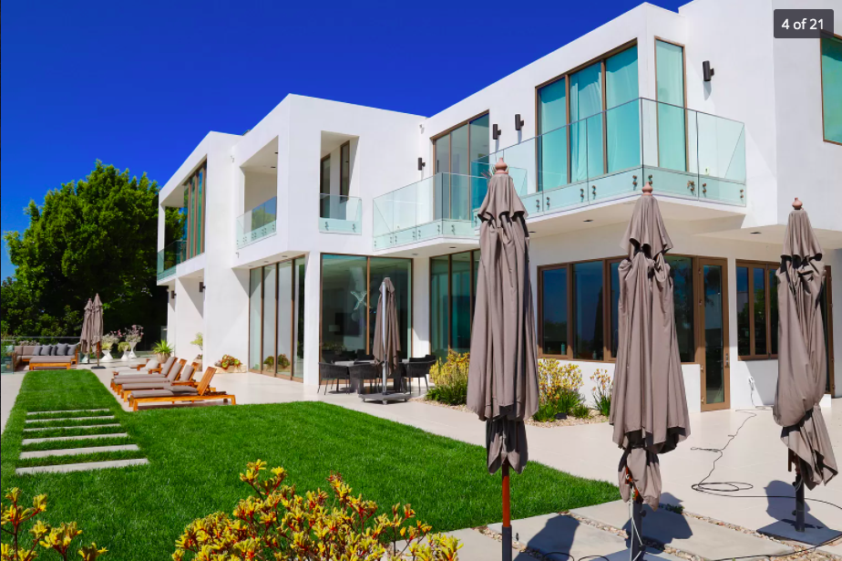 Elon Musk Lists More California Mansions For Combined 97 5 Million