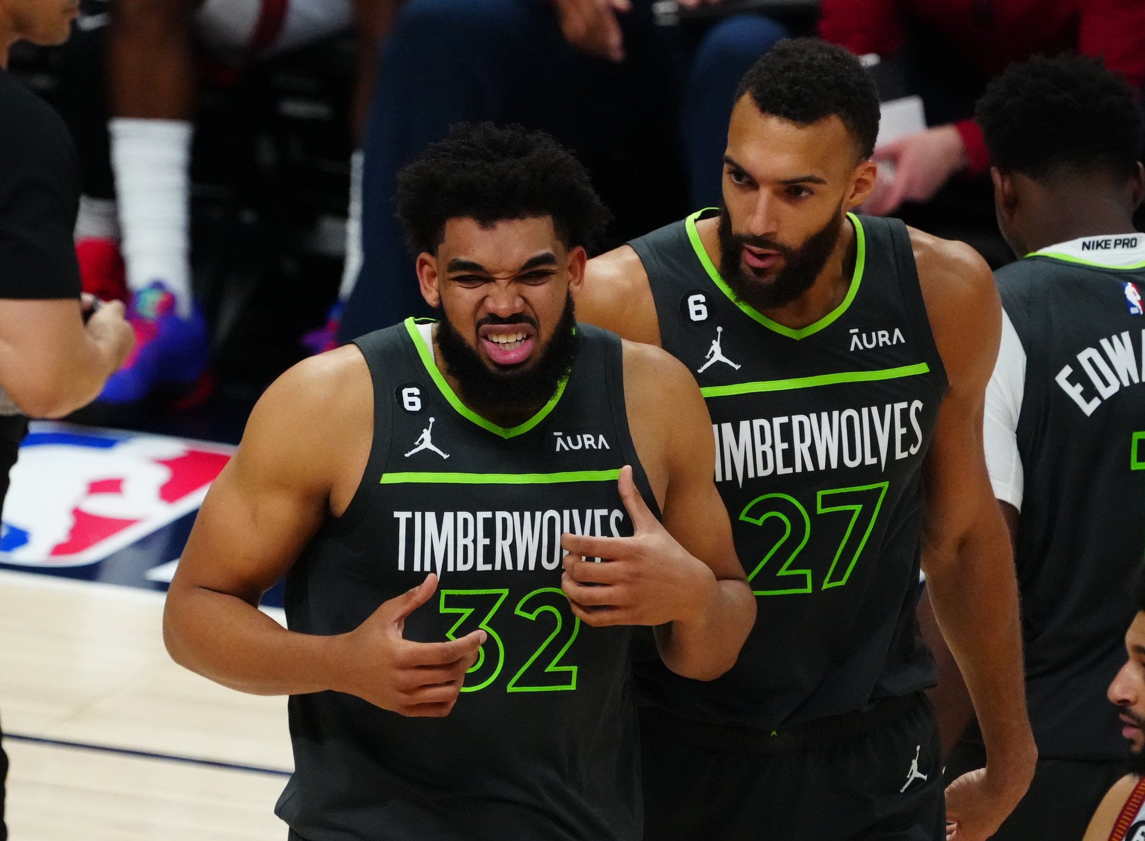 Knicks mantêm interesse em Karl-Anthony Towns