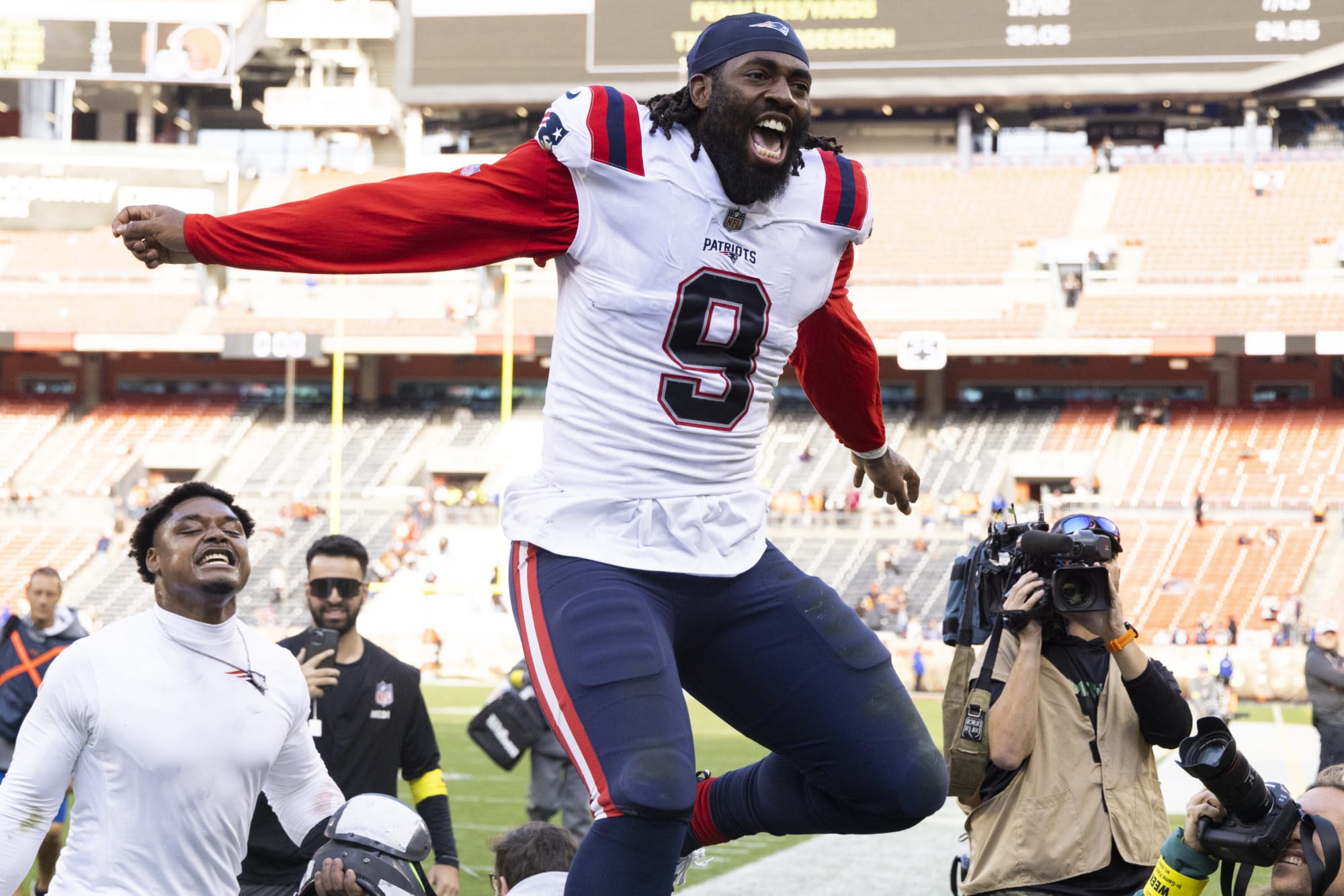 Ja'Whaun Bentley becomes first Patriot to change jersey number in