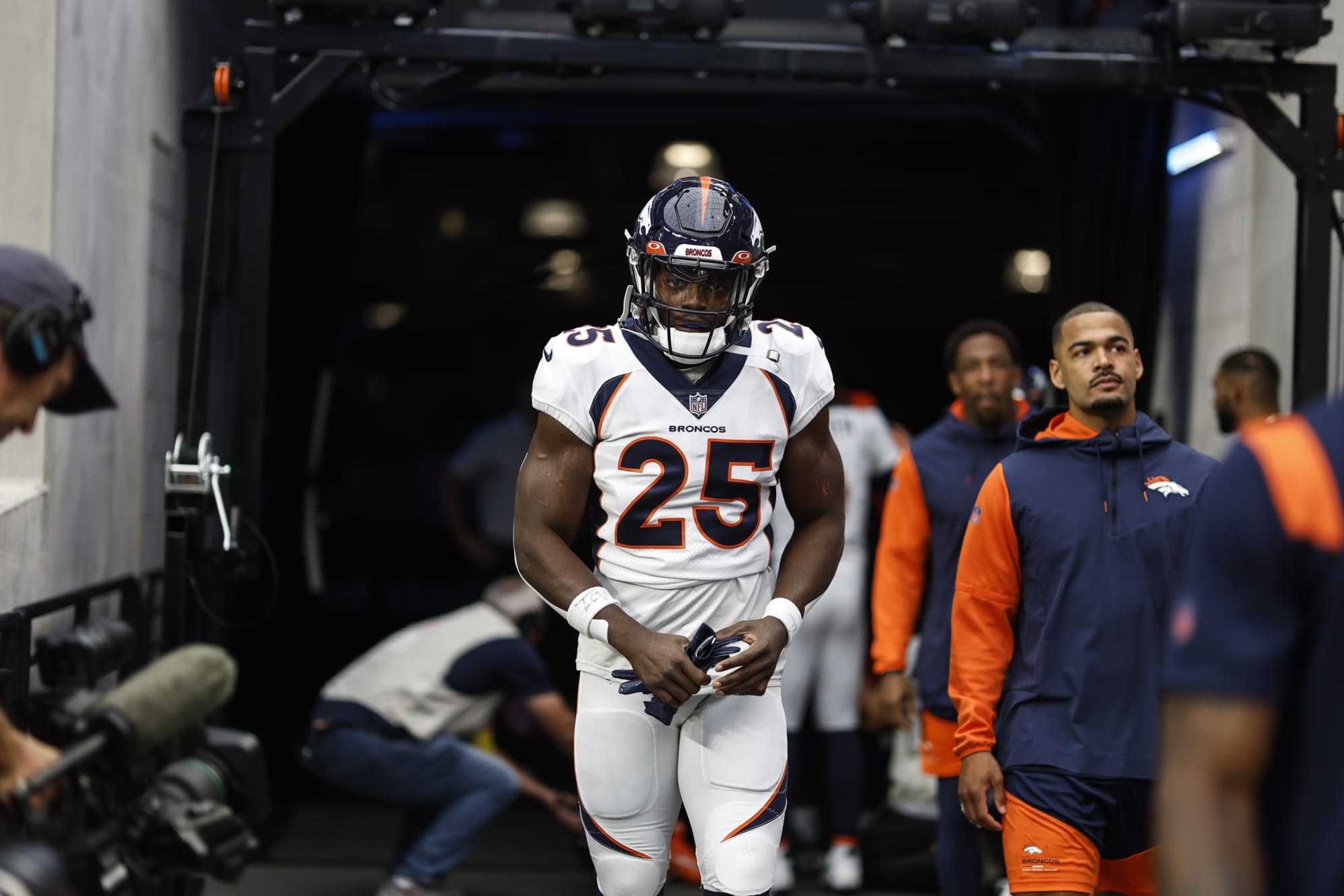 Broncos vs. Colts player props, odds, bets, Thursday Night Football picks:  Melvin Gordon under 53.5 yards 