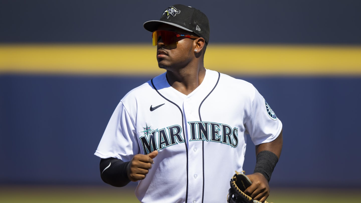 Seattle Mariners prospects with Everett AquaSox discuss present