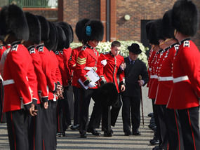 Royal Guards Who Are Taught How To Faint Express Yourself - 