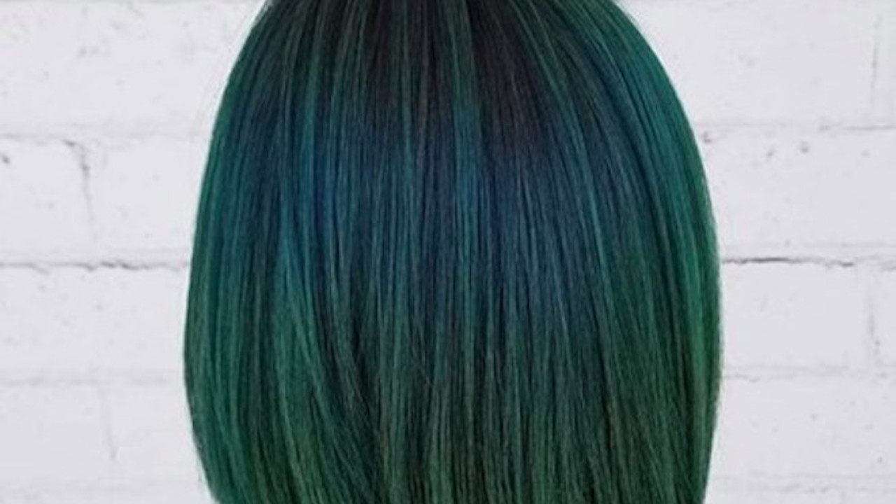 Mesmerizing Emerald Green Hair Ideas to Enrich Your Look | Fashionisers©
