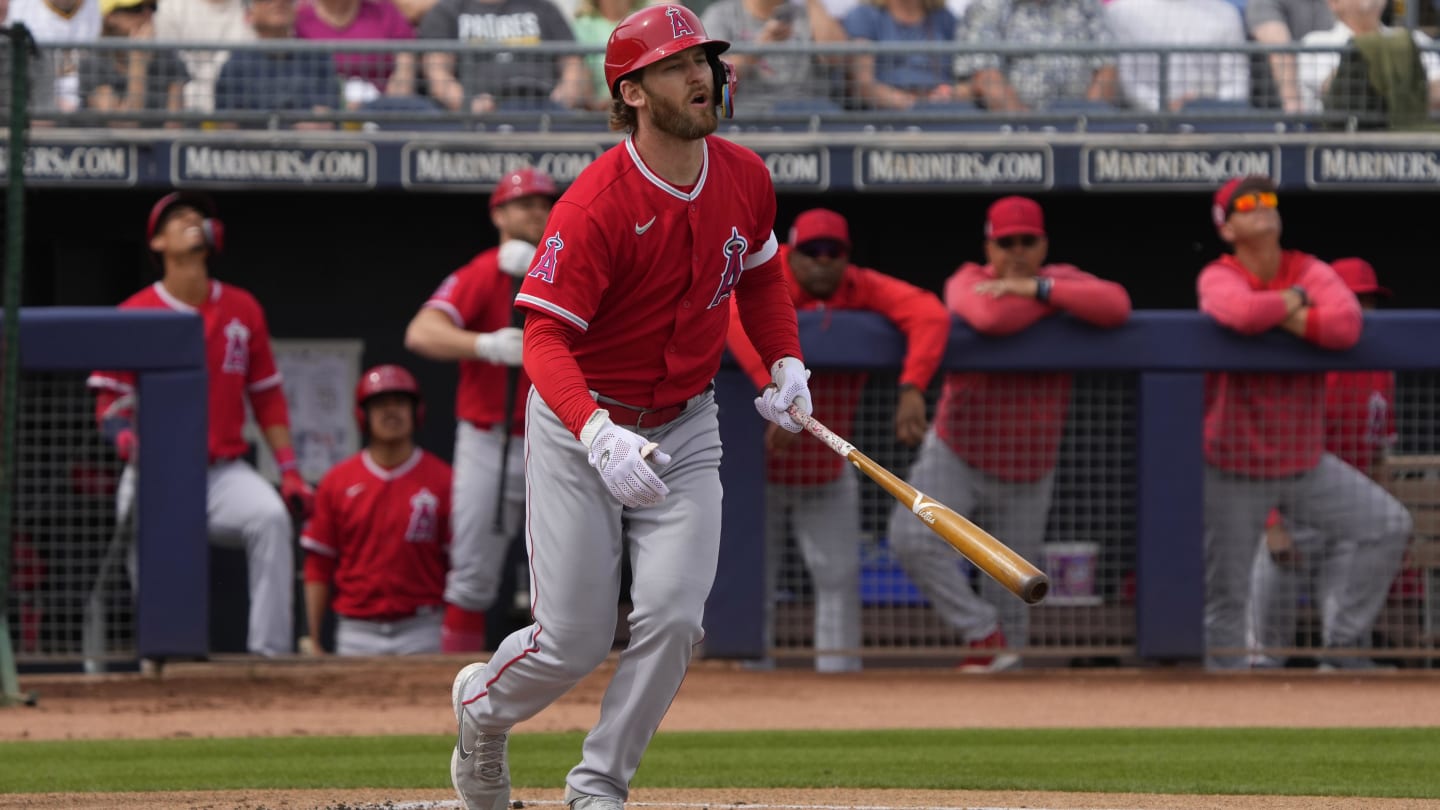 Los Angeles Angels right fielder Taylor Ward (3) receives American