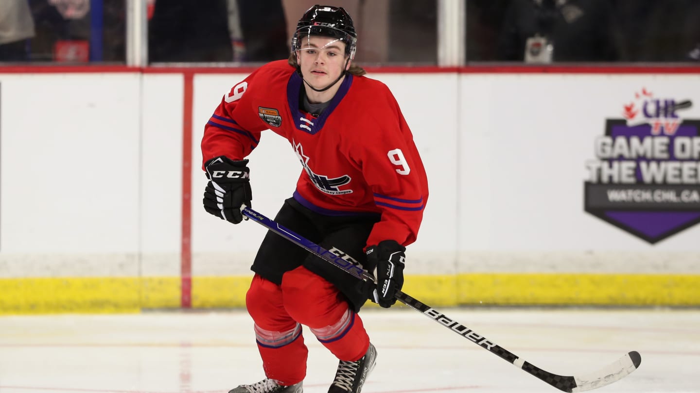 NHL Draft Blackhawks Should Look at Zach Benson