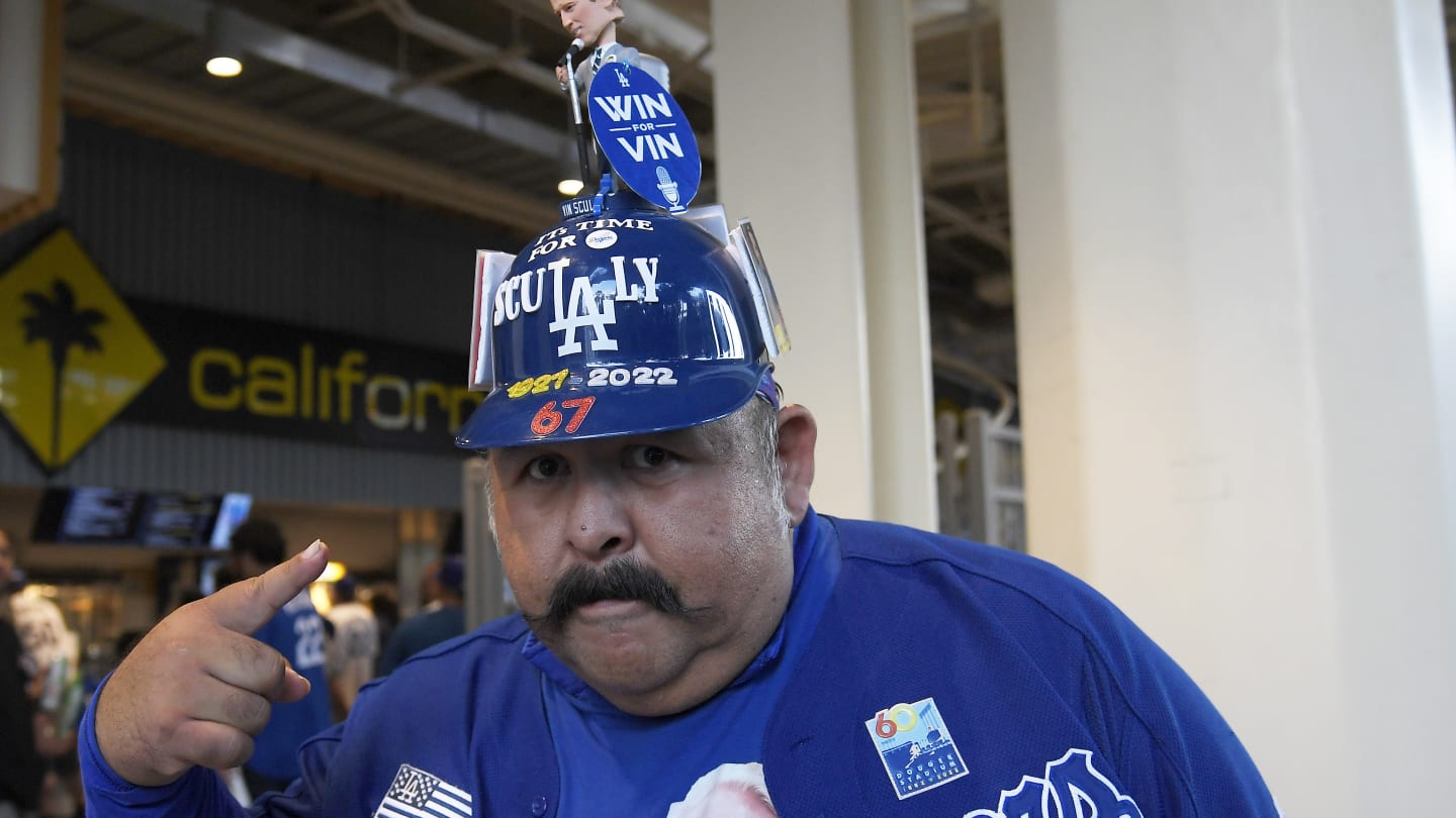 Dodgers fans accuse Padres faithful of 'bandwagon' fandom after viral  FanFest picture