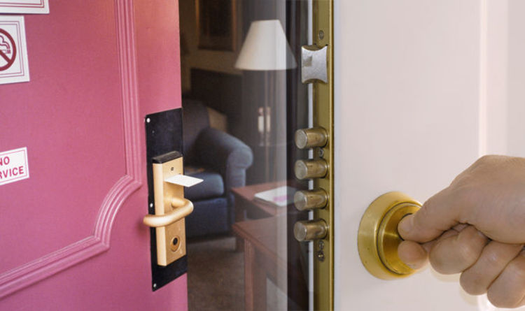 Hotel Secrets Breaking Into A Room Revealed By Video Using Paper
