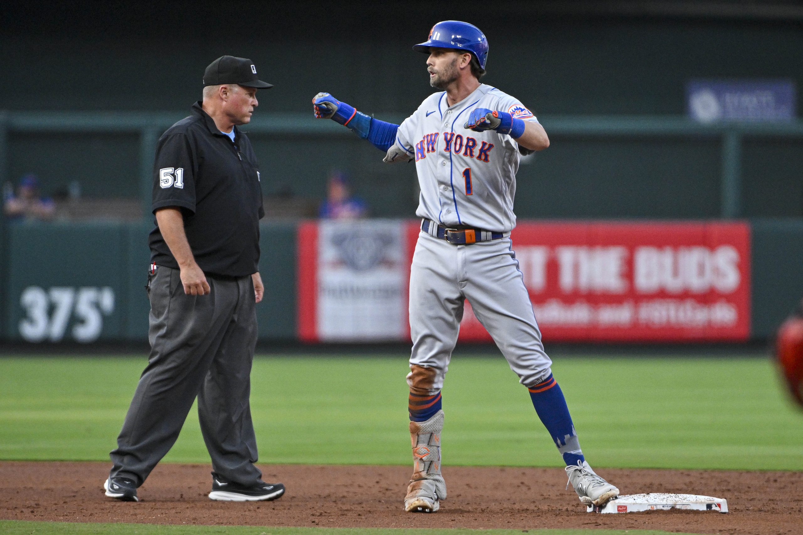With Jeff McNeil's deal done, pressure on Mets to tackle Pete Alonso  extension