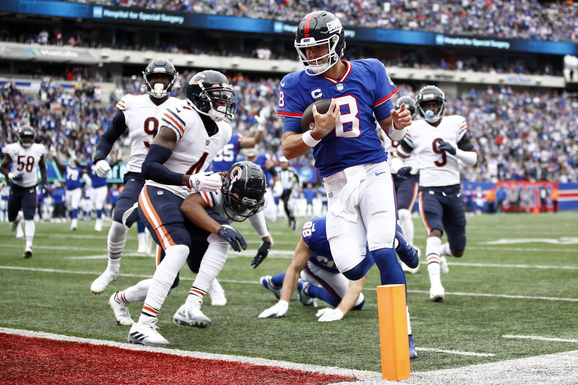 Jones injures ankle in Giants' 20-12 victory over Bears