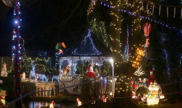 A Couple Brings A Touch Of Las Vegas To Their Christmas