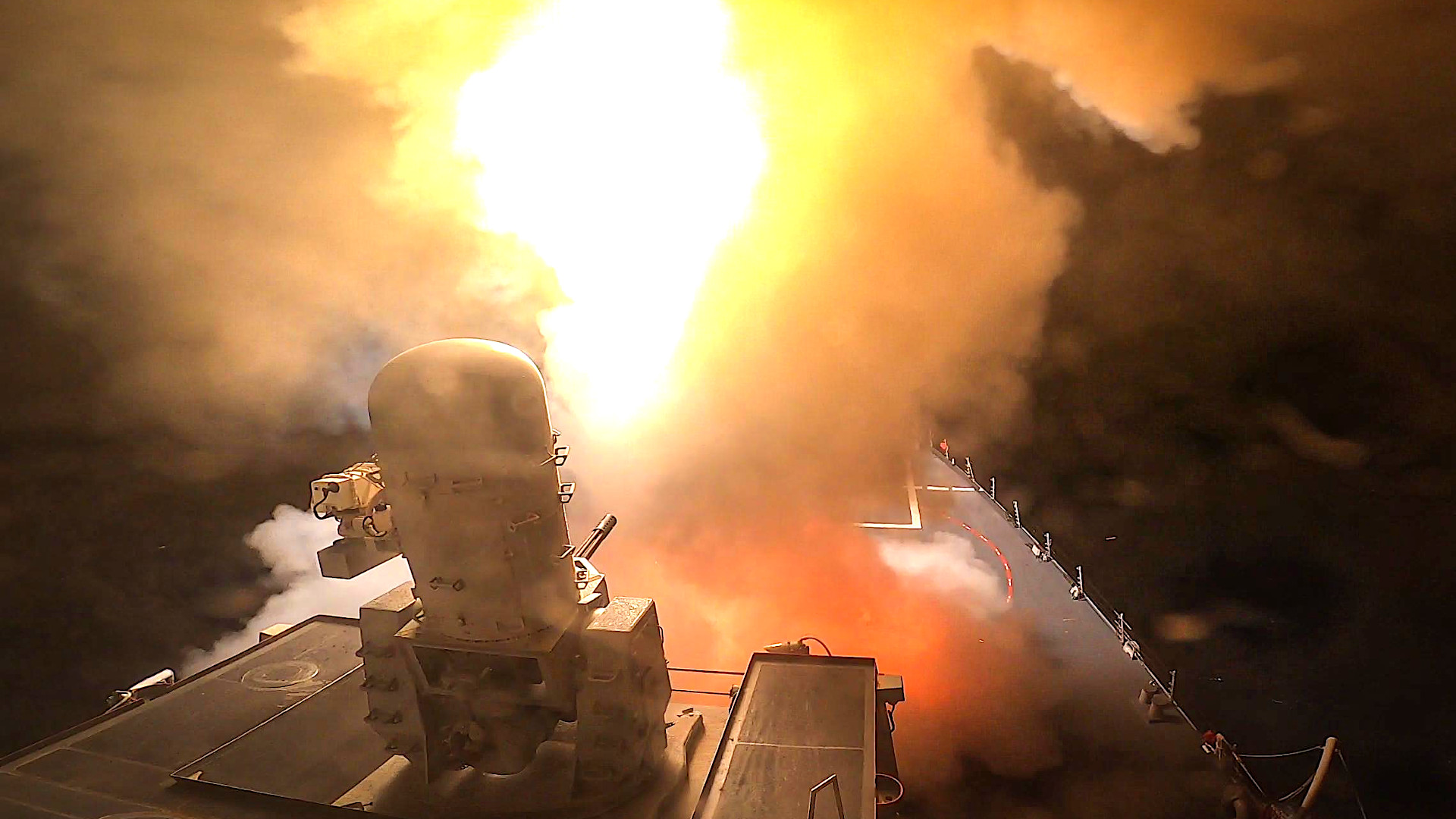 【本日特価】 Standard 100 Around Fired Has Navy Series Houthi At Missiles その他