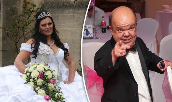 Ultimate Big Fat Gypsy Wedding 5ft 3ins Bride Wears 10 Stone
