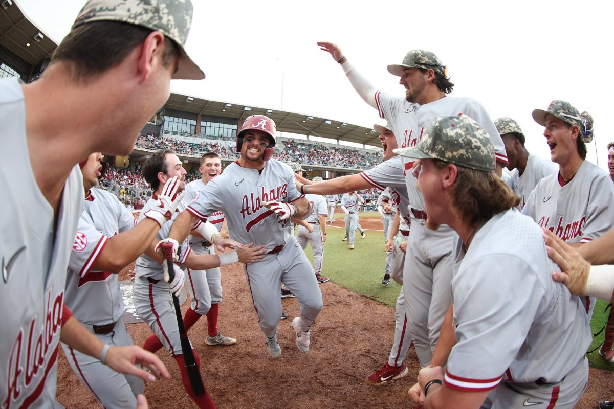 Alabama caps off the regular season with a blowout victory over