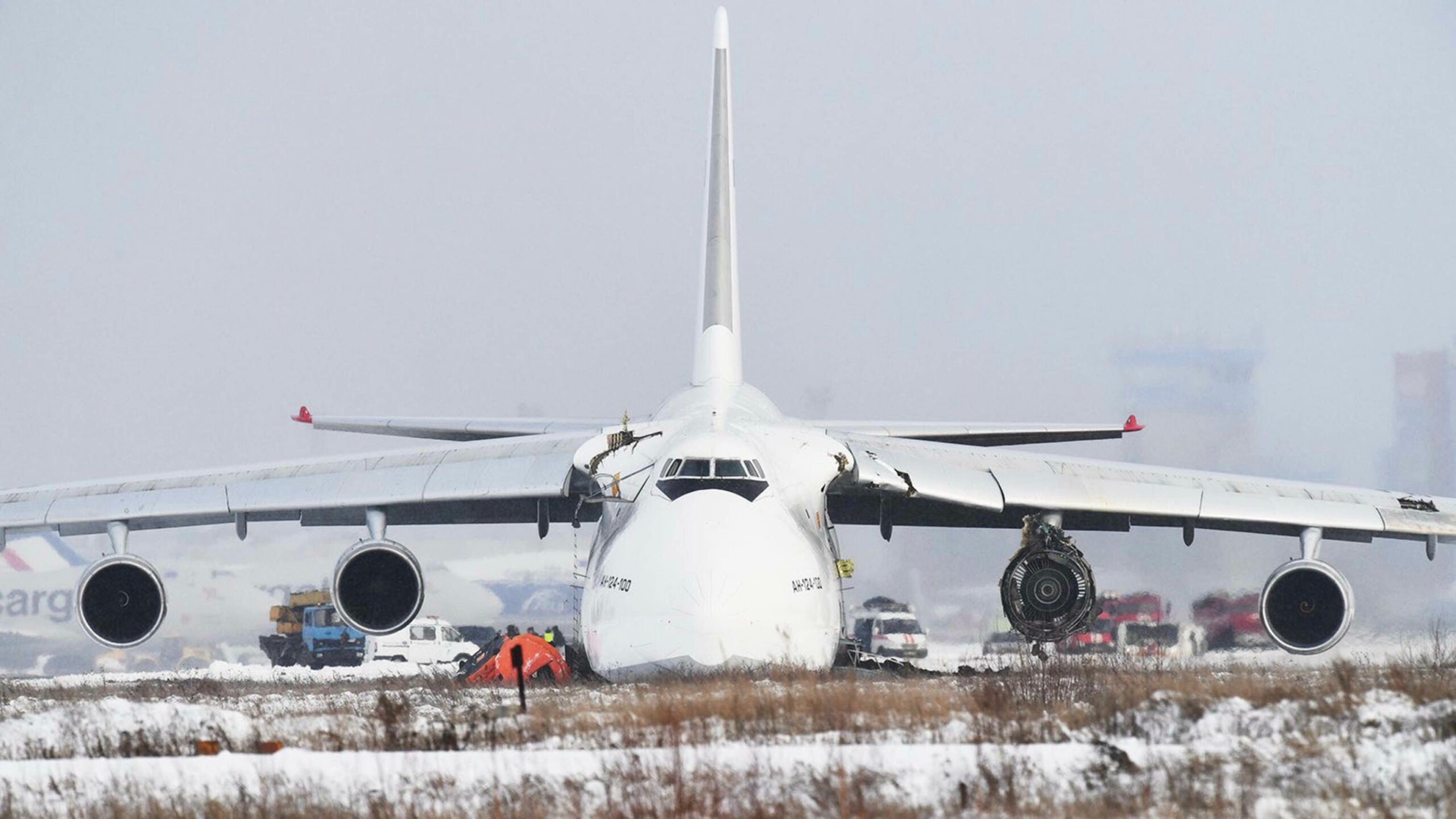 Watch This Huge Russian An-124 Condor Skid Off The Runway