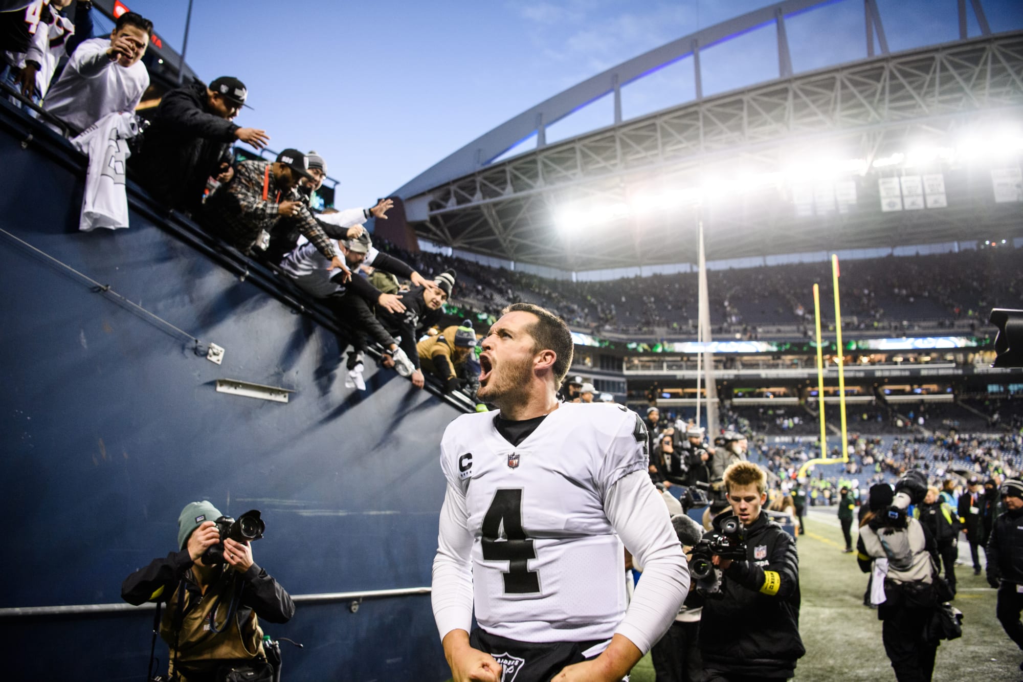 Seahawks vs. Raiders: Seattle falls out of playoff spot with 40-34