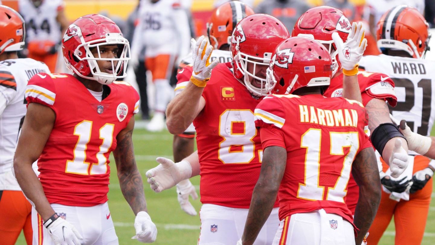 Kansas City Chiefs wide receiver Mecole Hardman (17) runs for a