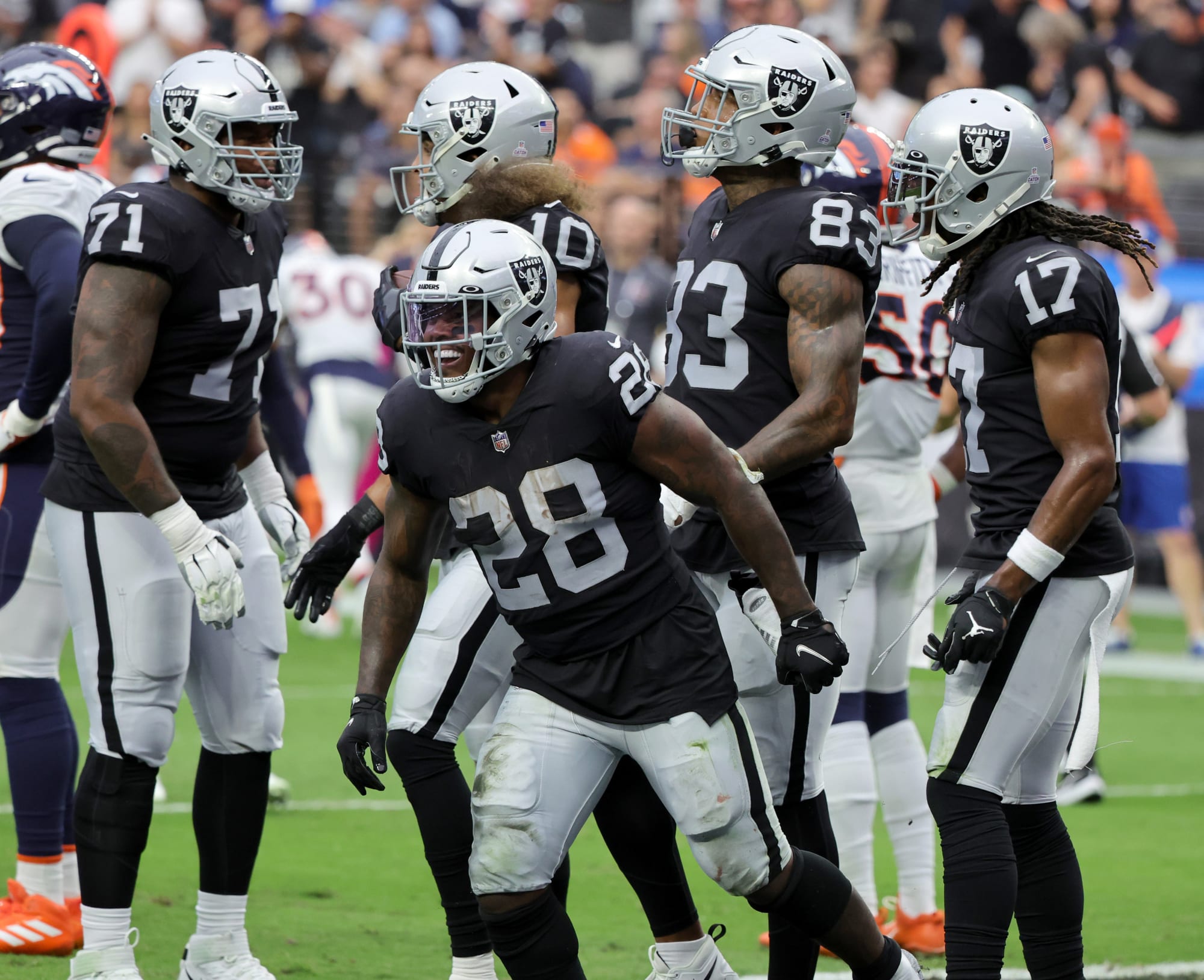 Raiders Win Battle Of LA, 17-16, With Many Silver & Black Fans