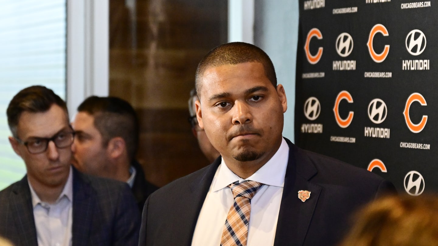 Chicago Bears 2023 draft pick, defensive lineman Zacch Pickens warms up  during the NFL football team's rookie minicamp at Halas Hall in Lake  Forest, Ill., Saturday, May 6, 2023. (AP Photo/Nam Y. Huh Stock Photo -  Alamy