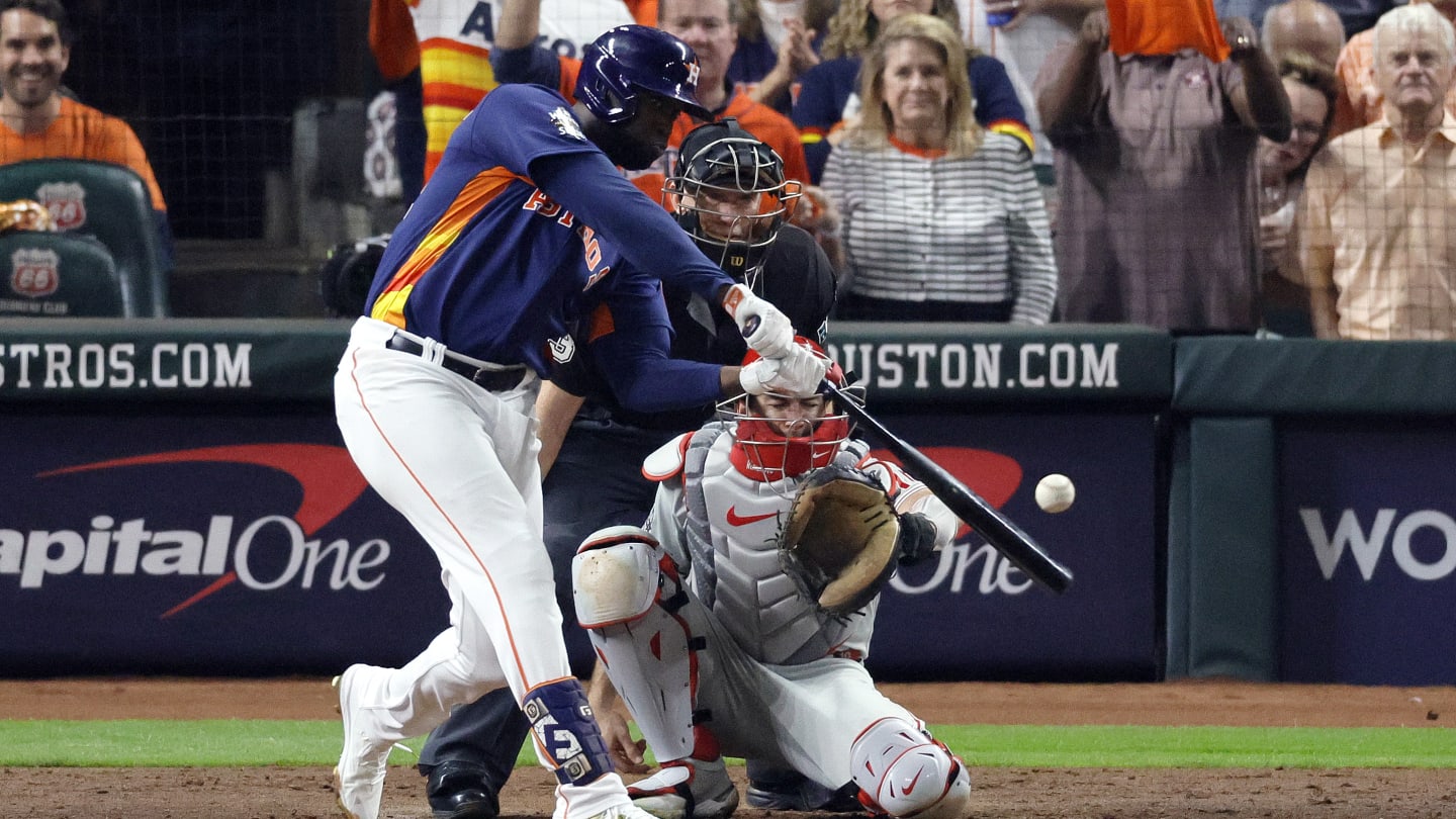 Yordan Alvarez's walkoff home run completes Astros comeback over