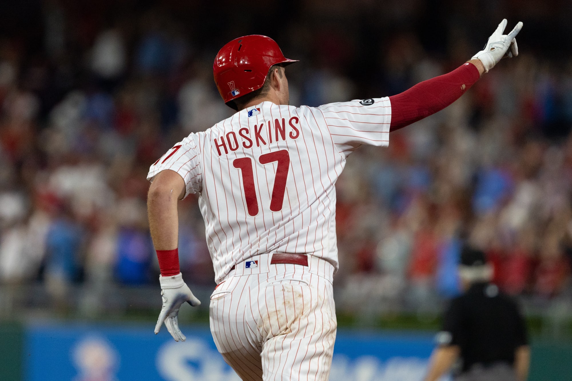 Philadelphia Phillies: Should Rhys Hoskins Stay? Or is it time to