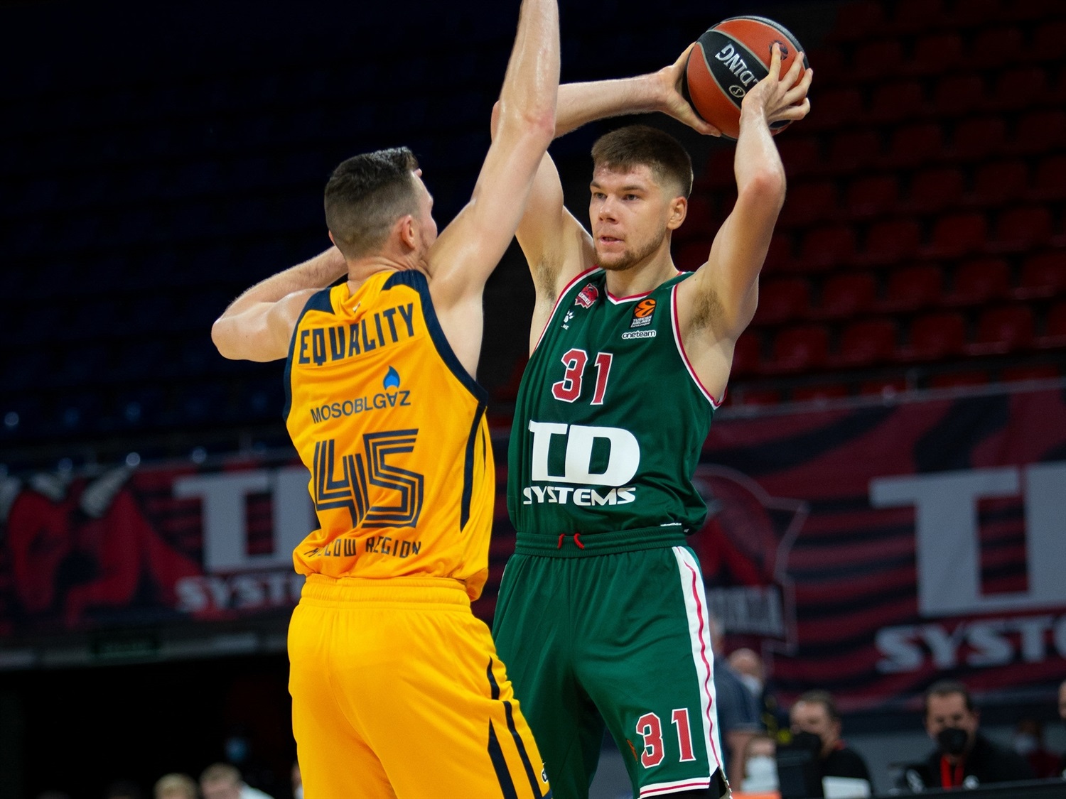 Rokas Giedraitis Achille Polonara Combine For 40 Points To Lead Baskonia Over Khimki Talkbasket Net