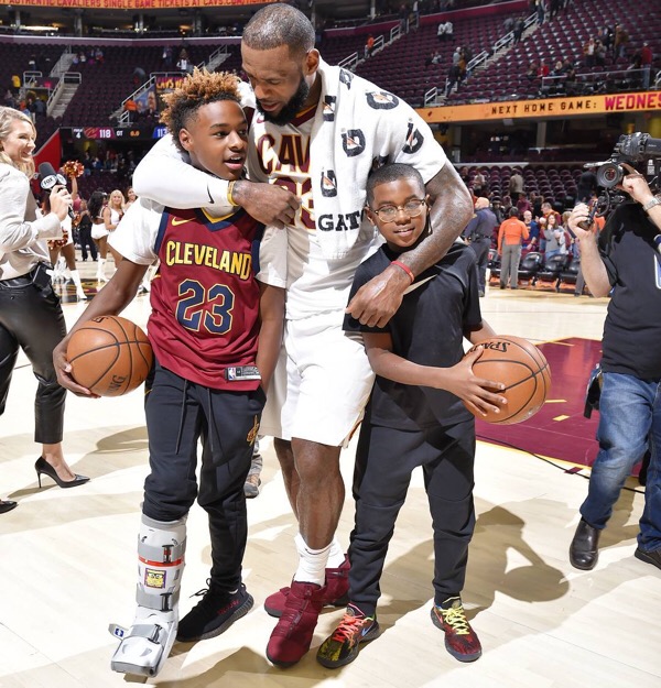 how old is lebron james kids