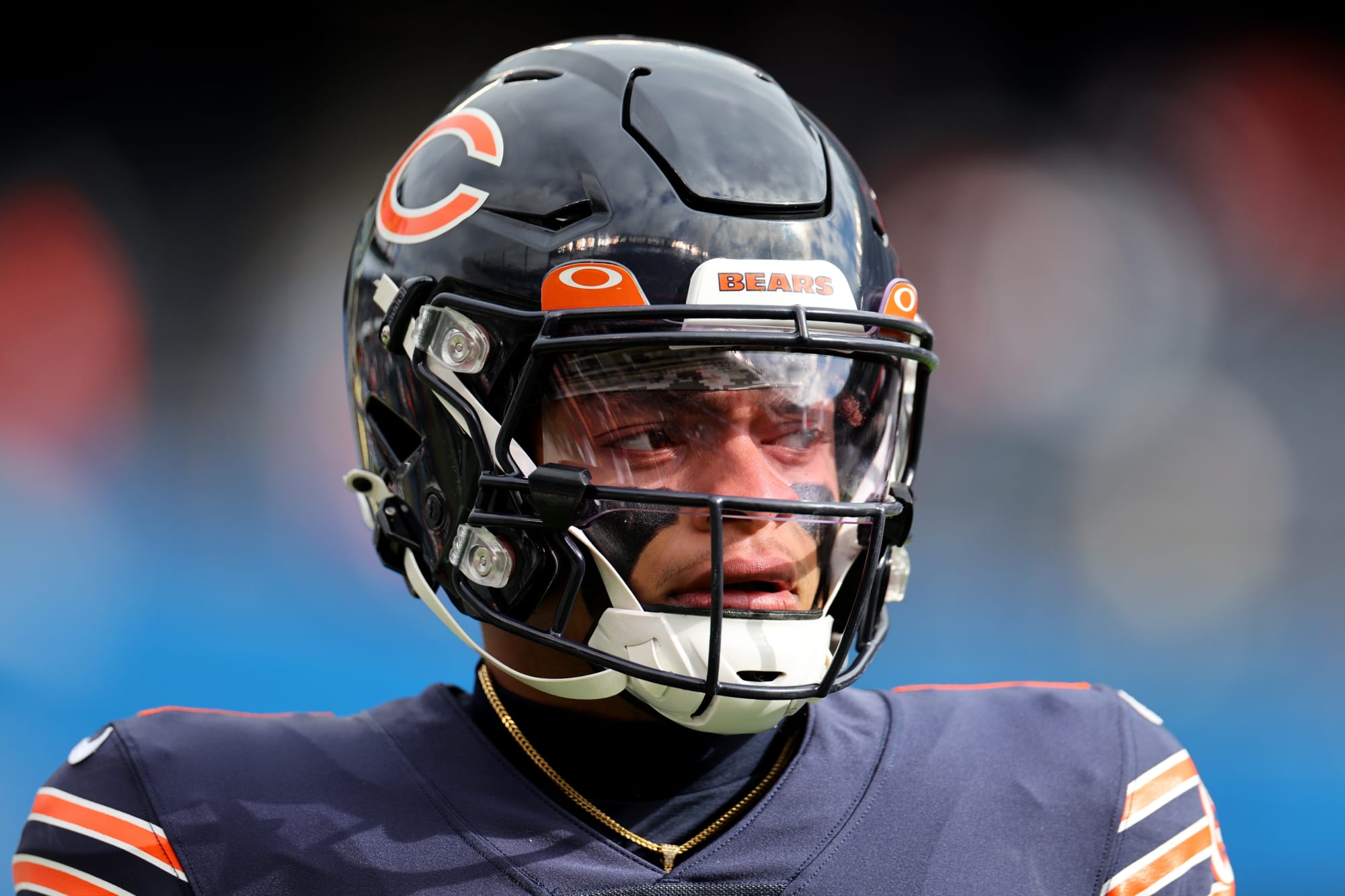 Bears QB Justin Fields apologizes to teammates, fans after loss to